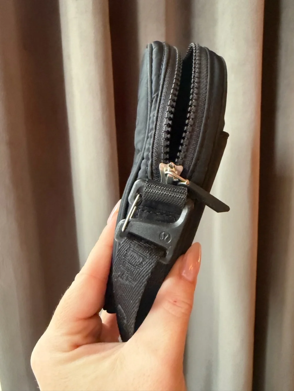 Lululemon Team Canada Olympic Mini Crossbody Bag Black Maple Leaf Quilted - Picture 4 of 9